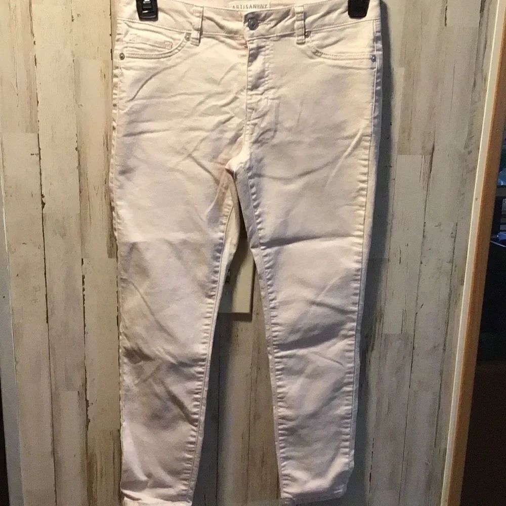 Sweet New York artisan Size 6 jeans white with a pinkish tint